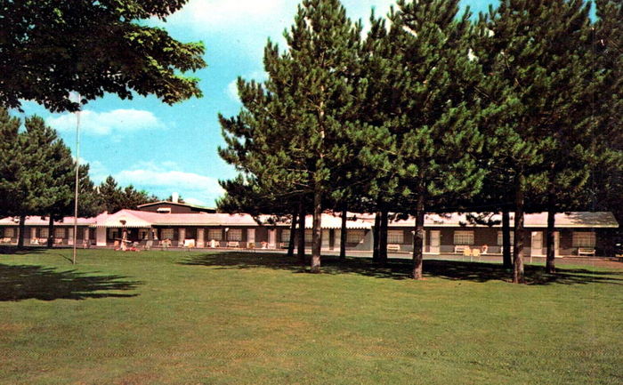 Northcrest Motel - Old Postcard And Promos (newer photo)